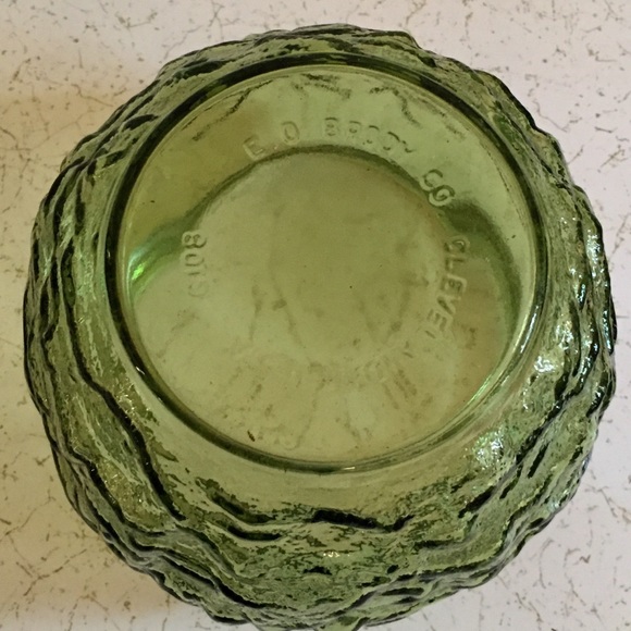Mid Century Avocado Green Stippled Glass Vase - Picture 6 of 11